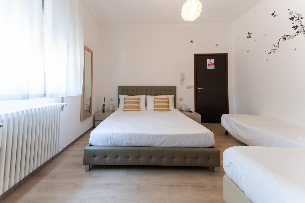Hotel Benaco Mavras Песк'єра-дель-Гарда Екстер'єр фото
