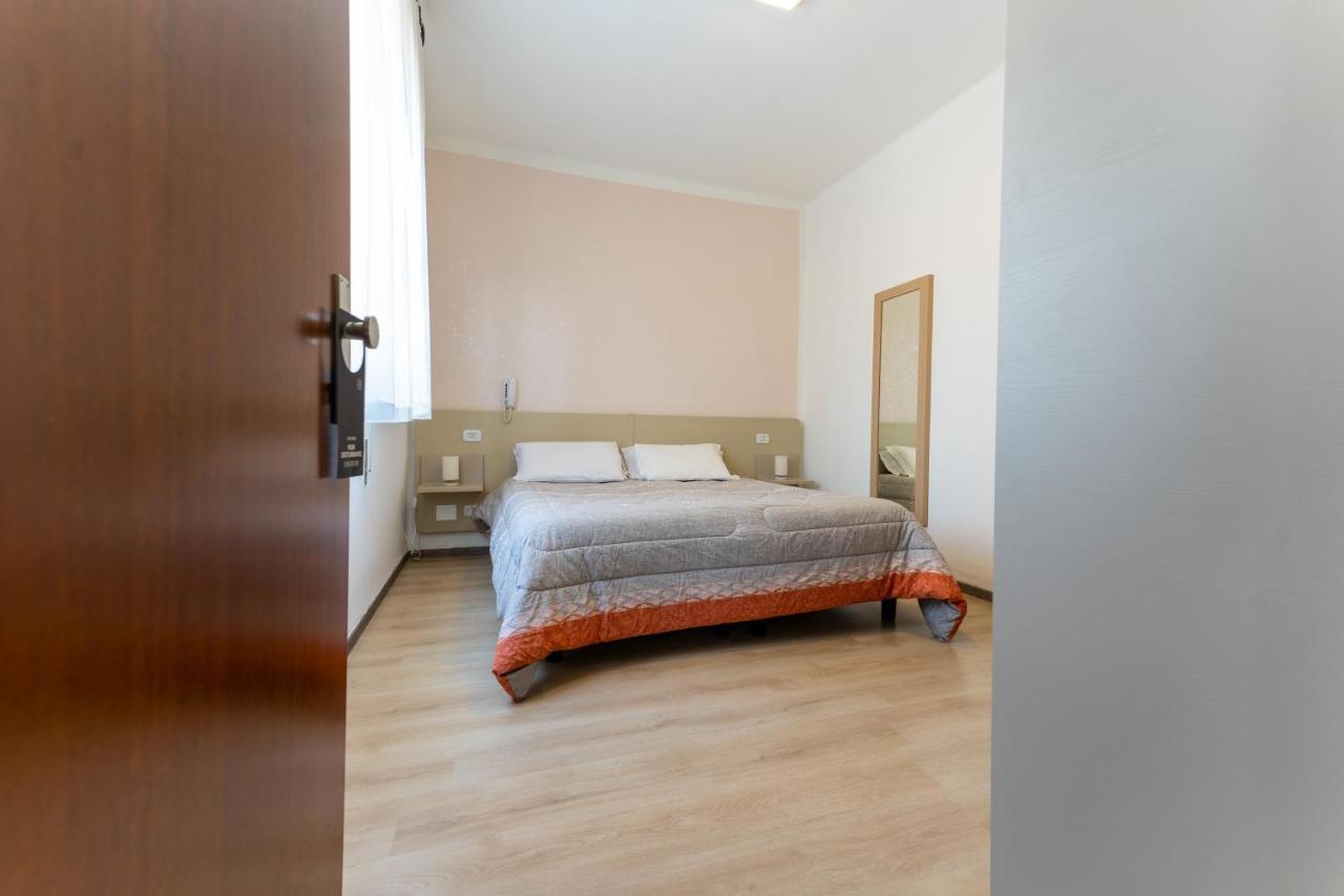 Hotel Benaco Mavras Песк'єра-дель-Гарда Екстер'єр фото