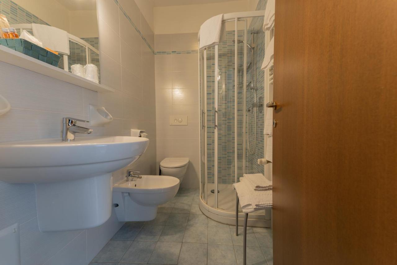 Hotel Benaco Mavras Песк'єра-дель-Гарда Екстер'єр фото