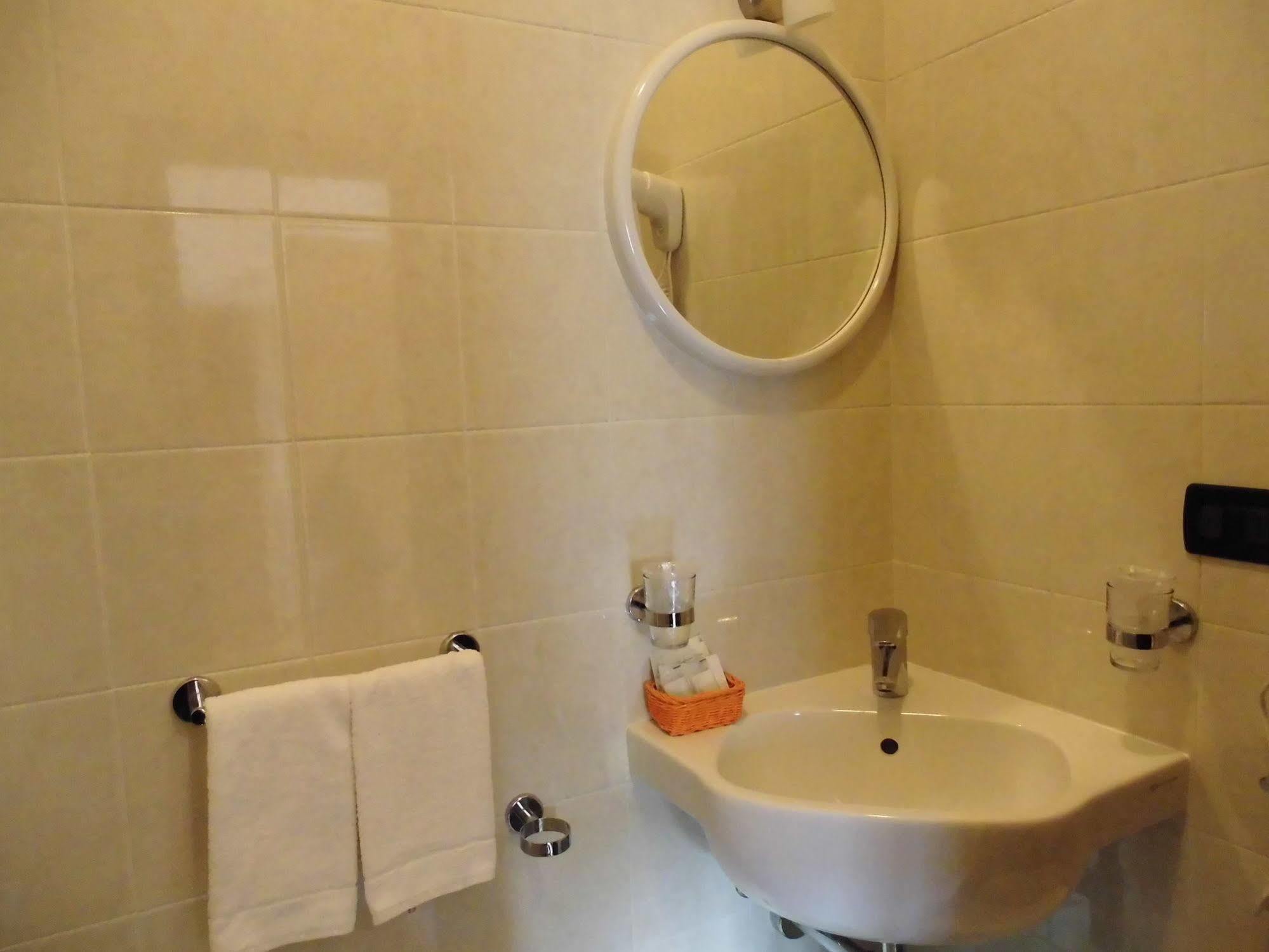 Hotel Benaco Mavras Песк'єра-дель-Гарда Екстер'єр фото